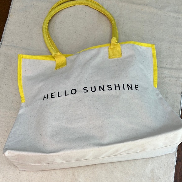 14x18.5x6.5” brandnew canvas bag, double tubular handle.Removable bottom insert. - Picture 2 of 4